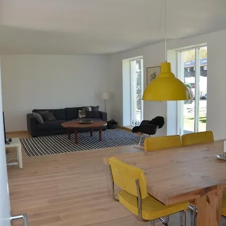 Elegant Farmhouse In بيت للعطل *