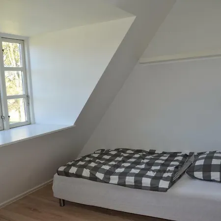 Elegant Farmhouse In بيت للعطل Hillerød